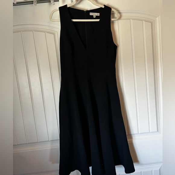 Black, large, mid-length dress. - Picture 4 of 5